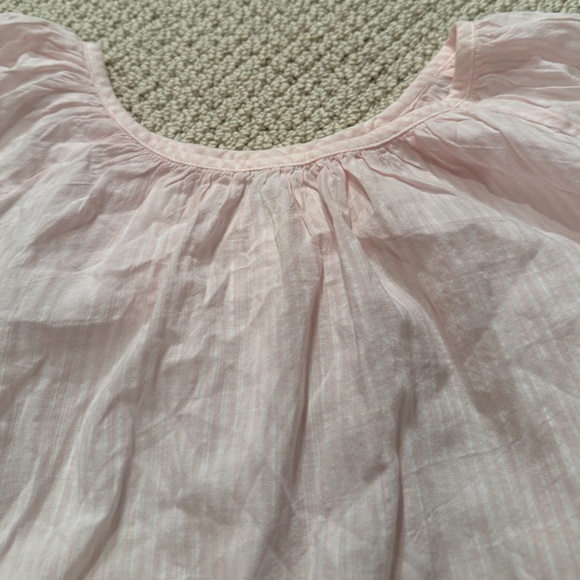 Old navy pink seer sucker bubble blouse - Picture 2 of 4